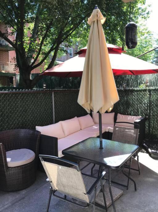 Brooklyn Spacious Space With Private Entrance, Bathroom, & Backyard - Full-Kitchen Ню Йорк Екстериор снимка