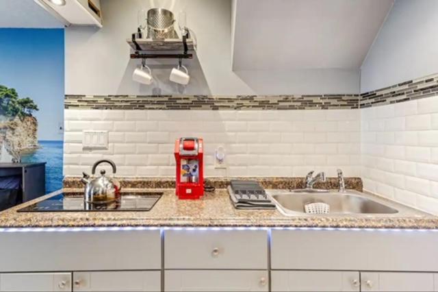 Brooklyn Spacious Space With Private Entrance, Bathroom, & Backyard - Full-Kitchen Ню Йорк Екстериор снимка