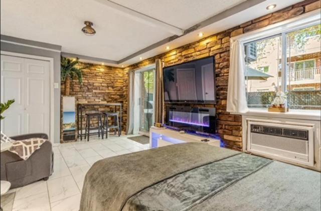 Brooklyn Spacious Space With Private Entrance, Bathroom, & Backyard - Full-Kitchen Ню Йорк Екстериор снимка