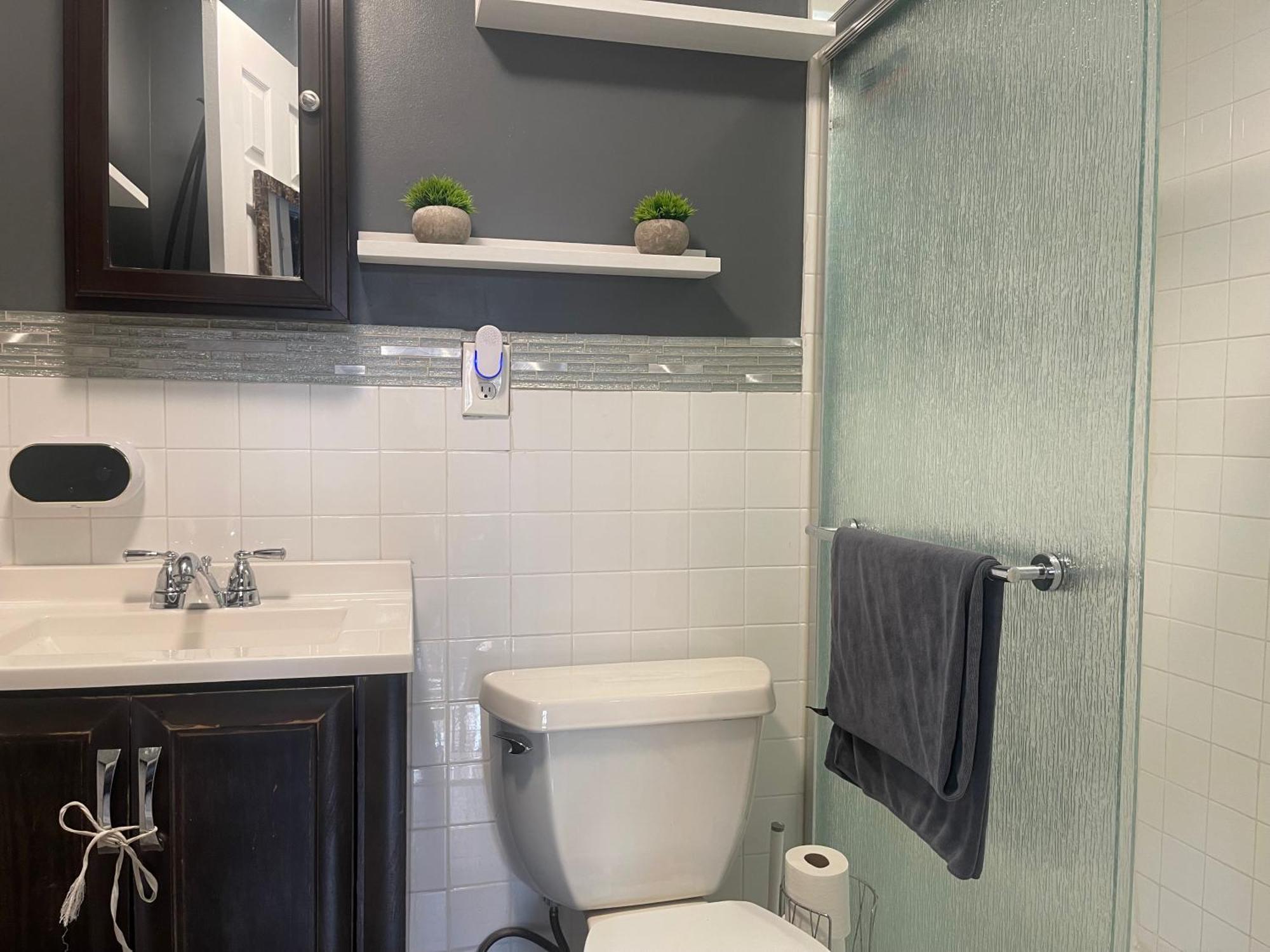 Brooklyn Spacious Space With Private Entrance, Bathroom, & Backyard - Full-Kitchen Ню Йорк Екстериор снимка